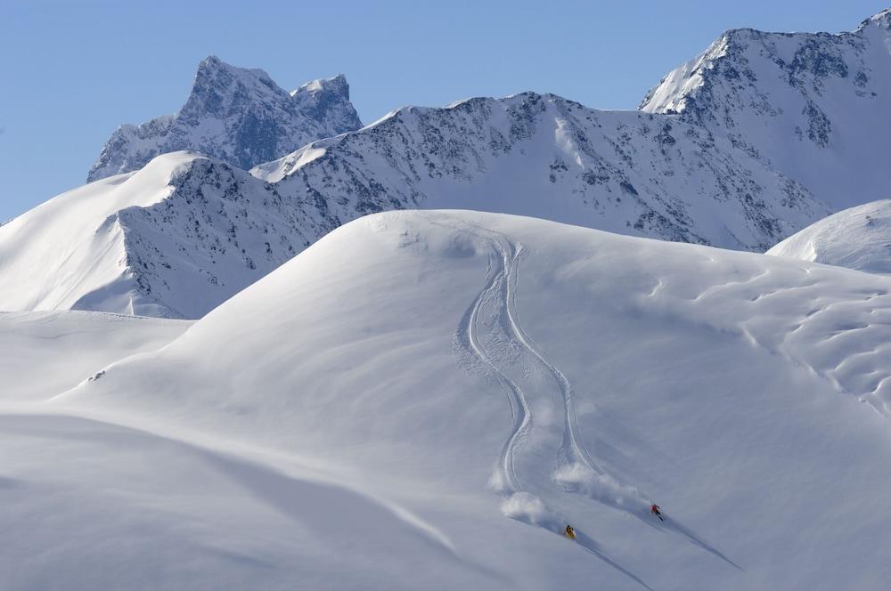 Berghotel Basur - Das Schihotel Am Arlberg Flirsch Exterior foto