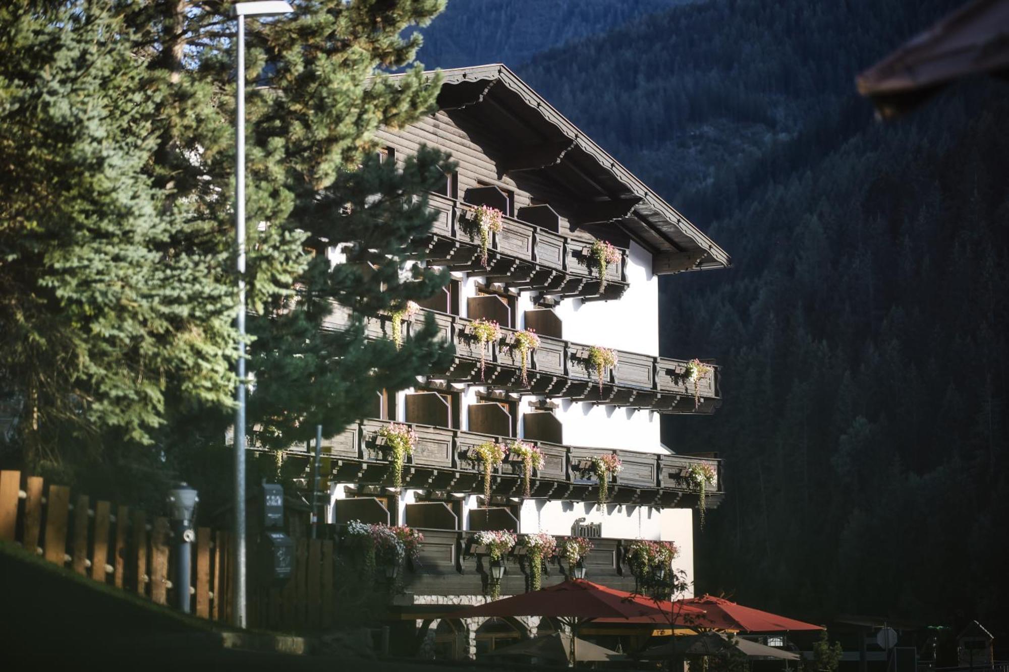 Berghotel Basur - Das Schihotel Am Arlberg Flirsch Exterior foto
