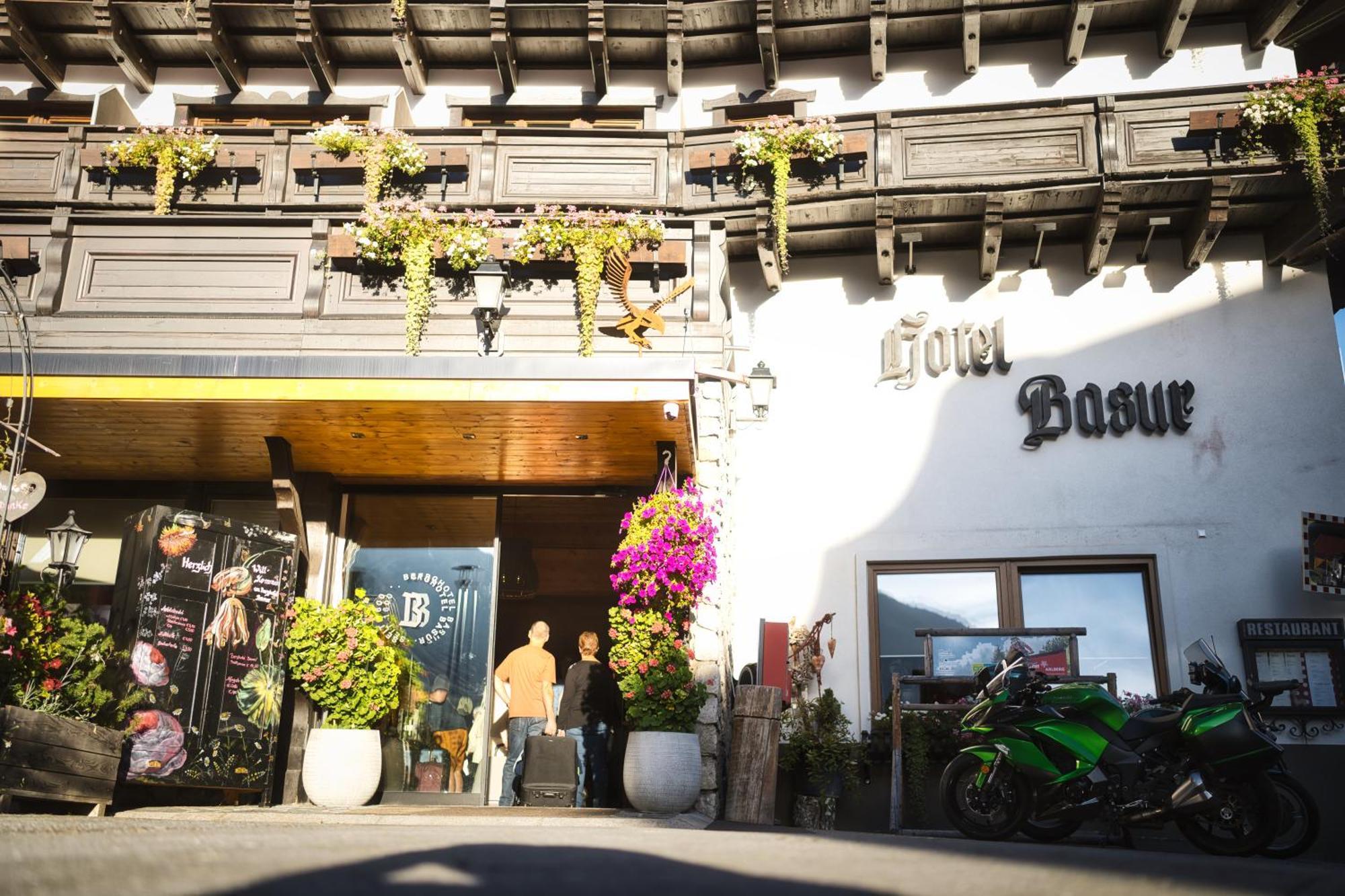 Berghotel Basur - Das Schihotel Am Arlberg Flirsch Exterior foto